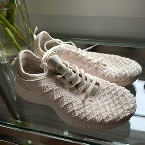 APL sneakers techloom